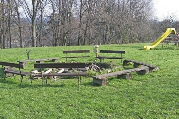 Außenbereich der Unterkunft (Feuerstelle)