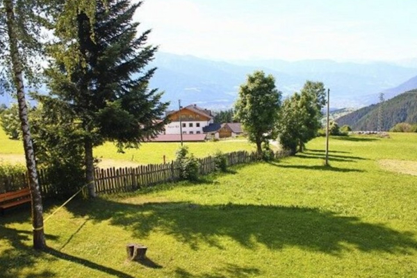 Außengelände und Aussicht der Pension