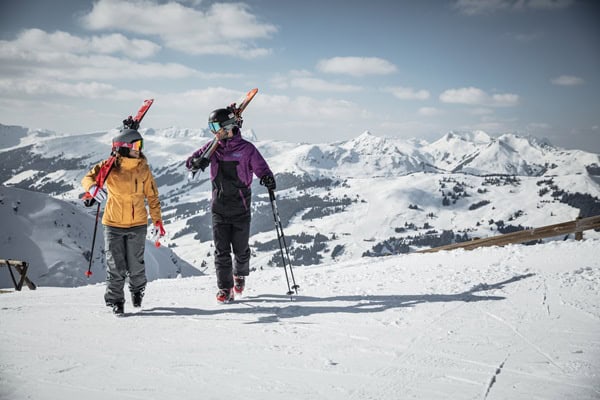 Klassen haben Spaß auf der Ski-Klassenfahrt Ahrntal