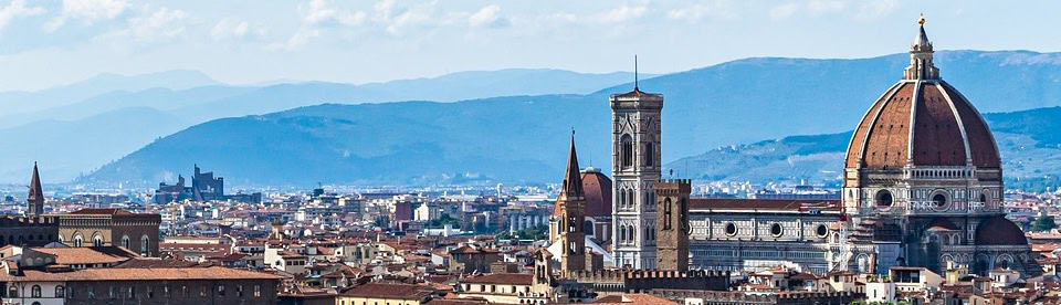 Schüler haben Spaß auf der Klassenfahrt Toskana in Italien und erkunden die Stadt Florenz
