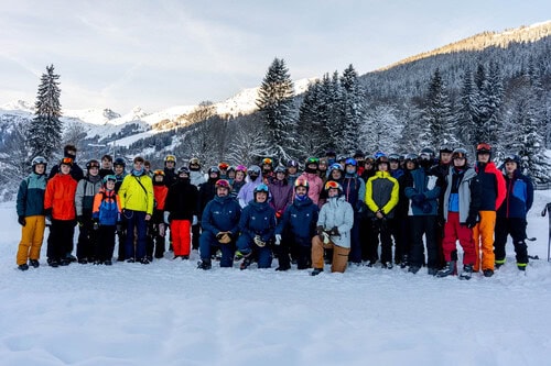 Gruppenfoto Schulskikurs Saalbach