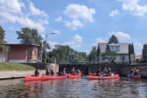 Schüler und Schülerinnen bei der Kanutour