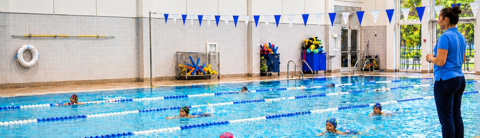 Schwimmunterricht auf Klassenfahrt