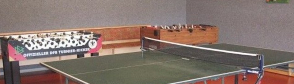 Tischtennis und Kicker an der Unterkunft