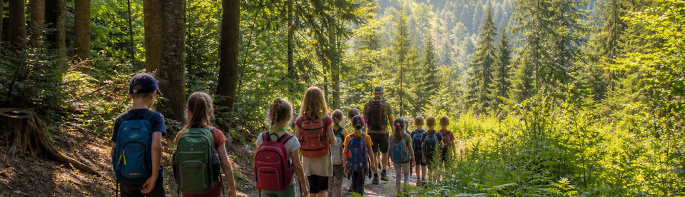 Kinder bei Wanderung im Schwarzwald