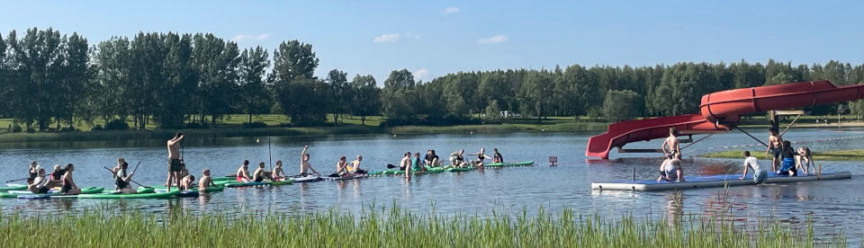 Kinder am Wasserpark des Mondsees
