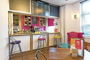 Bar/Cafe Quays im YHA Thameside in London