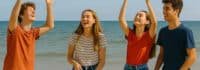 Jugendliche auf Klassenfahrt nach Usedom am Strand