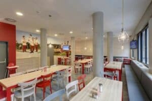 meininger hotel essensbereich