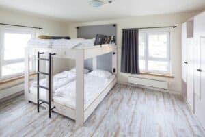 betten im mehrbettzimmer