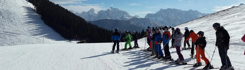 Schulklasse auf Ski-Klassenfahrt