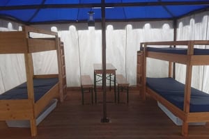 Die Betten im Zelt